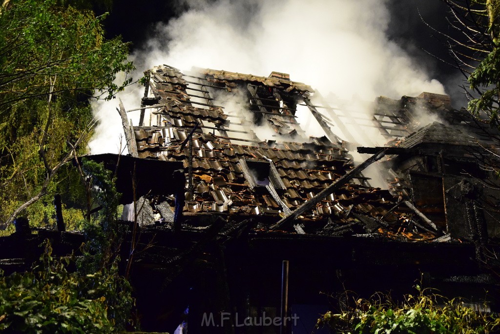 Grossfeuer Einfamilienhaus Siegburg Muehlengrabenstr P0275.JPG - Miklos Laubert